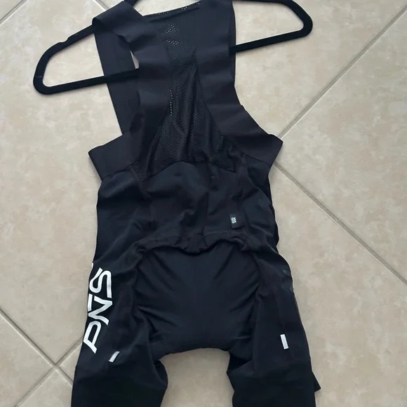 Tres Pinas black cycling bib - Picture 2 of 3